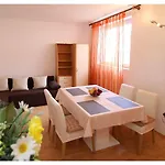 Apartment And Janja *