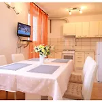 Apartment And Janja Primosten