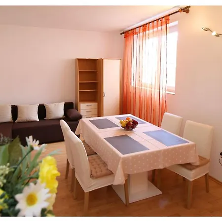 Apartment And Janja *