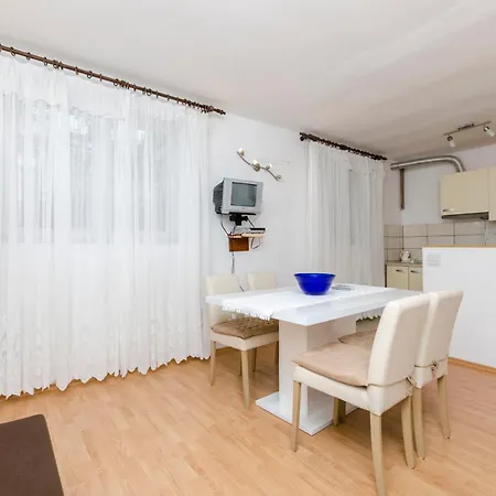 Apartment And Janja Primosten