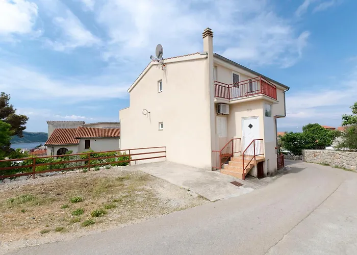 And Janja Apartment Primosten