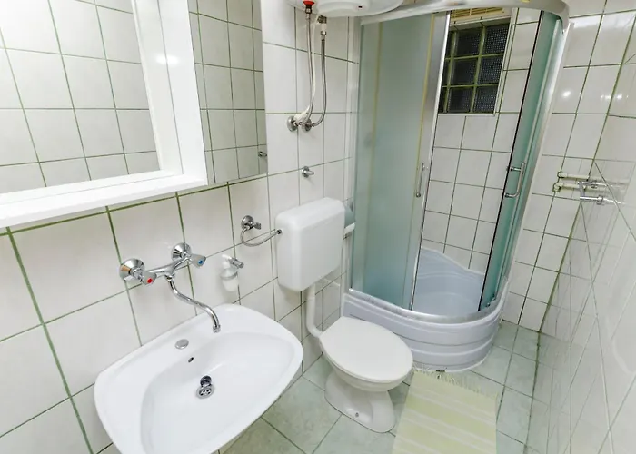 Апартаменты And Janja *