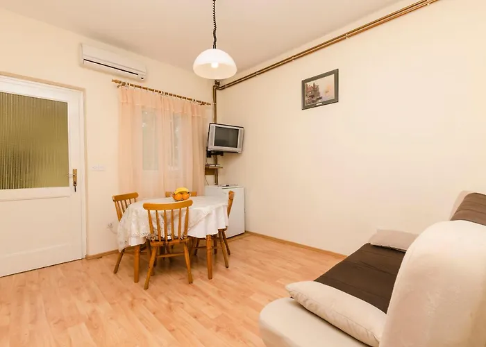 Apartment And Janja *